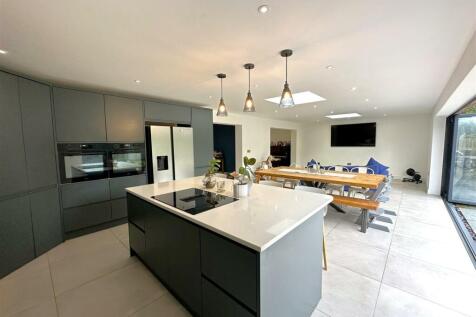 SUPERB Open-Plan Family Kitchen 881