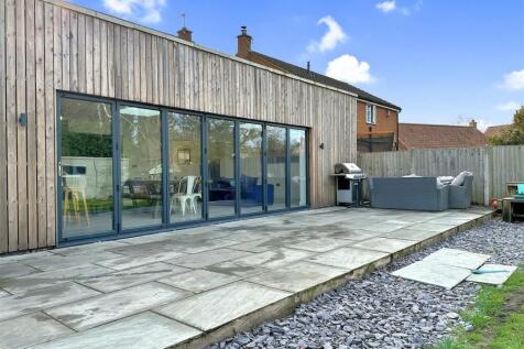 Outdoor Entertainment Area 272