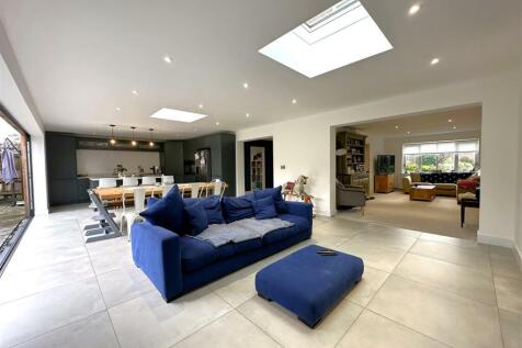 Substantial Living Space 867