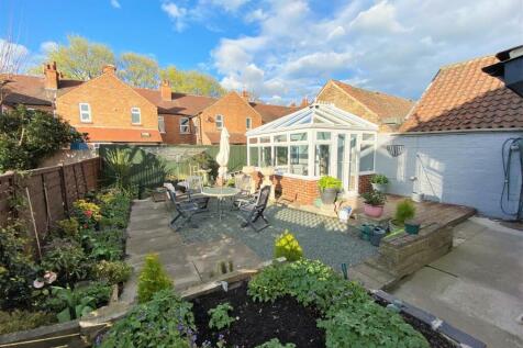 Delightful Rear Garden 446