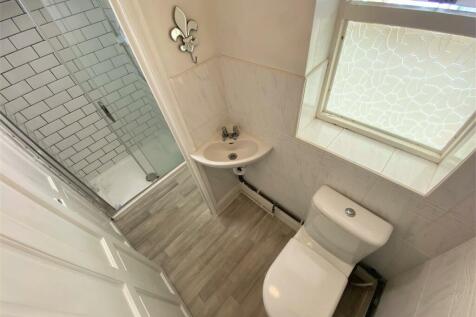 GROUND FLOOR Shower Room 124