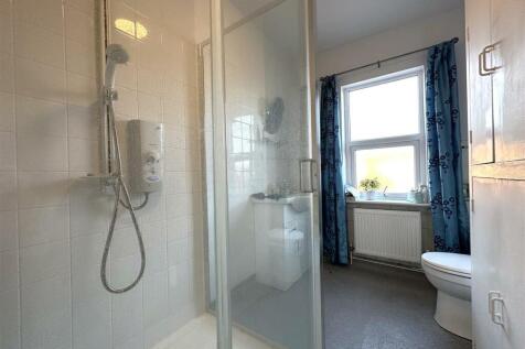 First Floor Shower Room 570
