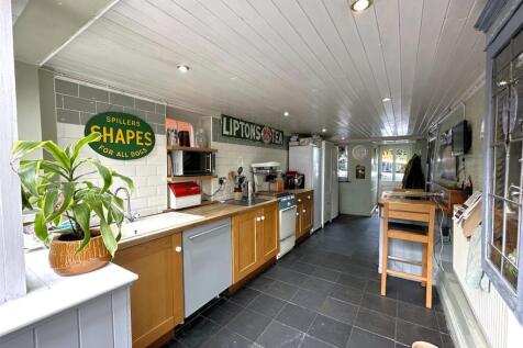 Well-Appointed Kitchen 058