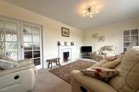Large Living Room 003