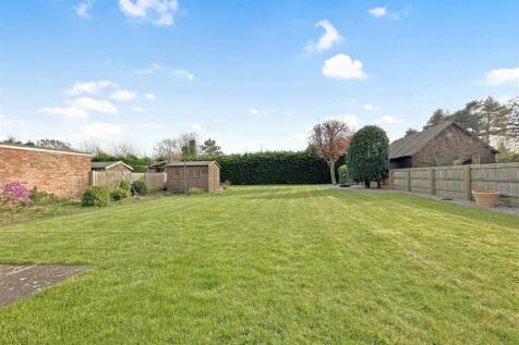 Lovely Private Garden 960