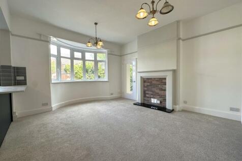 Dining Room With Bow-Window 844