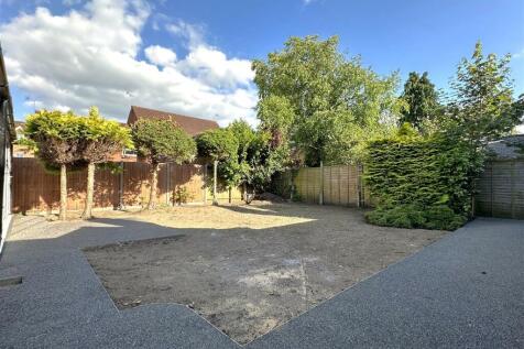 Enclosed Garden 916