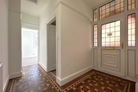 Inviting Entrance Hall 885