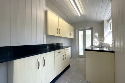 Large Utility Room 865