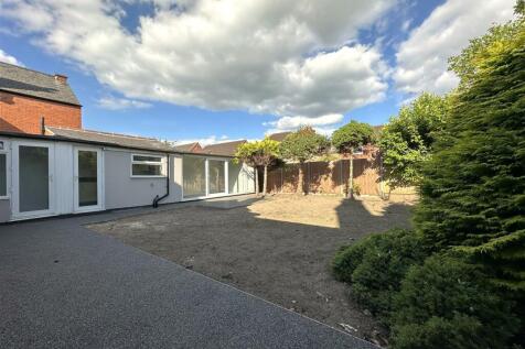 Enclosed Garden 902