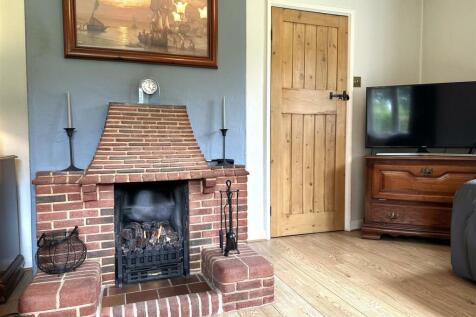 Delightful Feature Fireplace 299