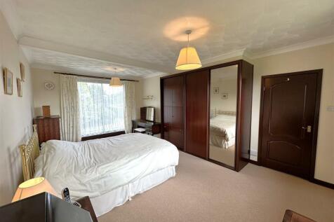 Sizeable Master Bedroom 499
