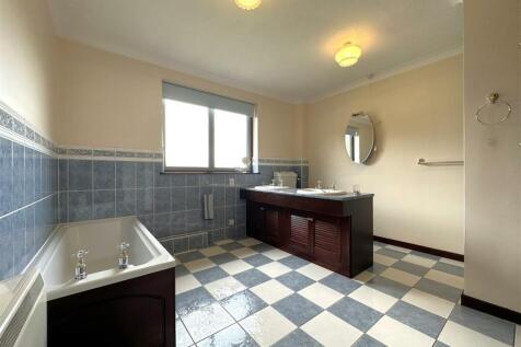 Bathroom 512