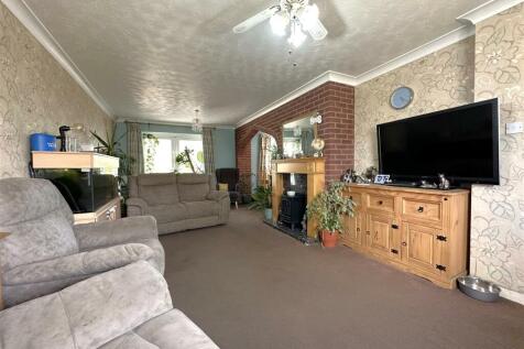 Generous Living Room 912