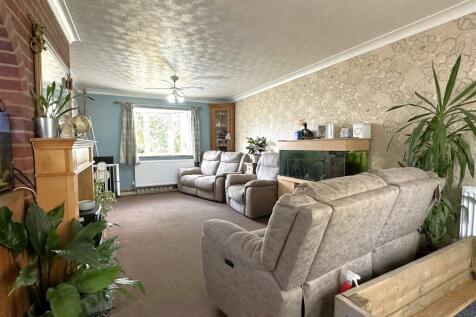 Generous Living Space 905