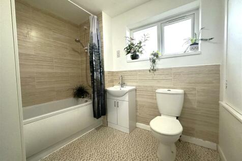 Family Bathroom 696