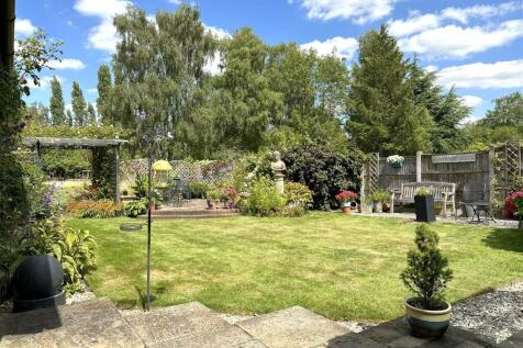 Beautiful Rear Garden 141