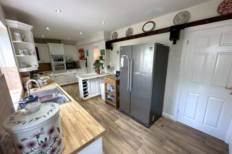 Well-Appointed Breakfast Kitchen 102