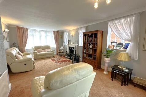 Dual-Aspect Living Space 081
