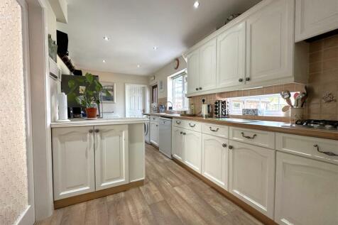 Sizeable Kitchen 120