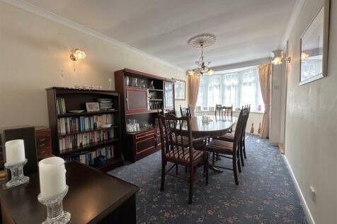Bow-Fronted Dining Room 125
