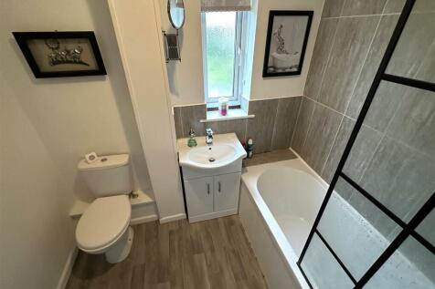 Family Bathroom 548