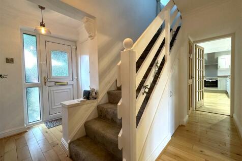 Inviting Entrance Hall 567