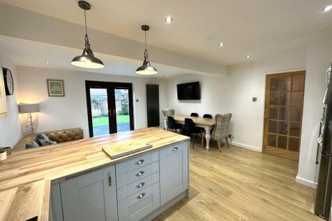 Open-Plan Family Kitchen 578