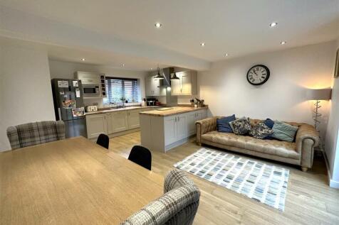SUPERB Living/Dining Kitchen 583