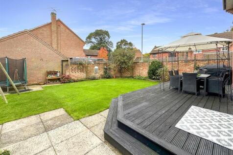 Lovely Well-Appointed Garden 602