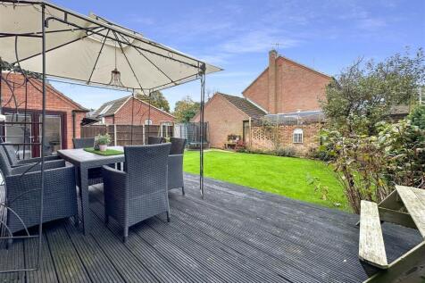 SOUTH-FACING Rear Garden 619