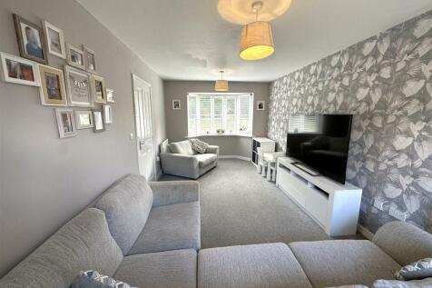 Bay-Fronted Living Room 566