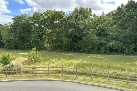 Unspoiled Outlook To Front 529