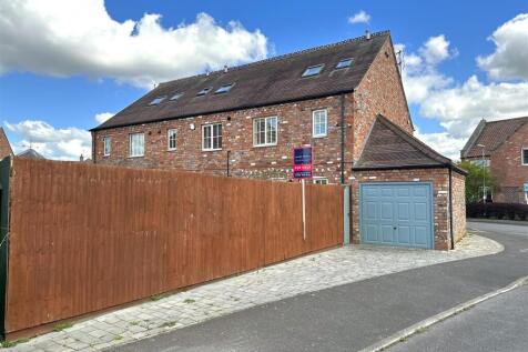 Driveway &amp; Attached Garage 833