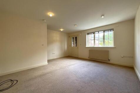 Spacious Reception Room 747