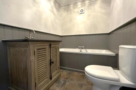 Family Bathroom 770