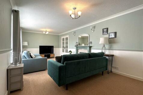 Generous Living Room 744