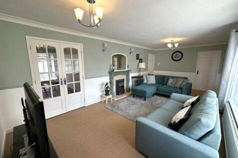 Large Living Space 751