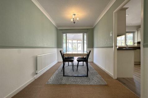 Dining Room Into Kitchen 762