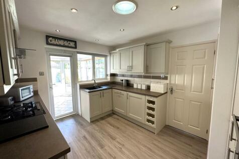 Modern Fitted Kitchen 786