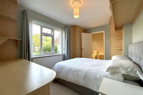 Master Bedroom Into En-Suite 804