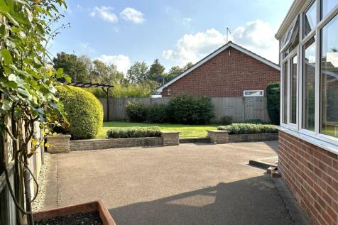 Attractive Private Garden 695