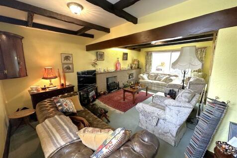 Beamed Living Room 788