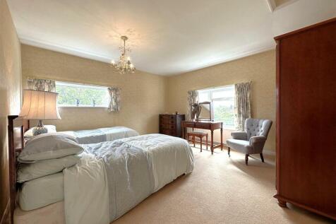 Dual-Aspect Master Bedroom 745