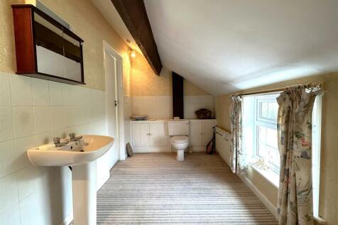 Large En-Suite Aspect Two 755