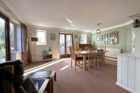 DUAL-ASPECT Dining Room 485