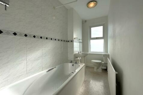 First Floor Bathroom 606