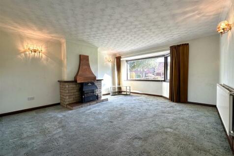 Bay-Fronted Living Room 347