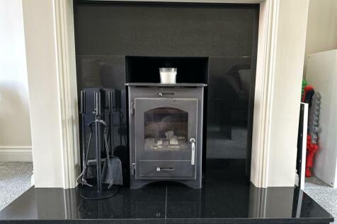 Feature Fireplace &amp; Log Burner 759