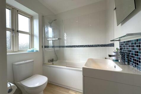 Family Bathroom 826
